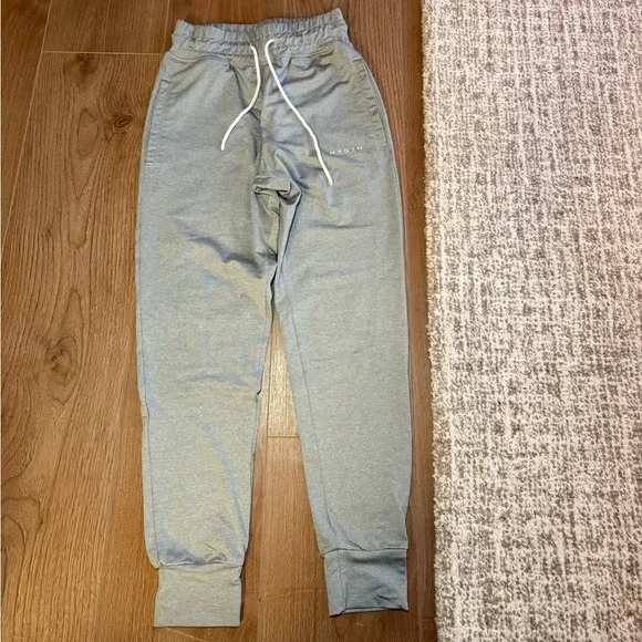 NVGTN joggers size small - Picture 7 of 9
